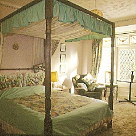 The Tudor Court Hotel Σόλιχαλ Δωμάτιο φωτογραφία