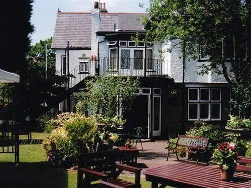 The Tudor Court Hotel Σόλιχαλ Εξωτερικό φωτογραφία
